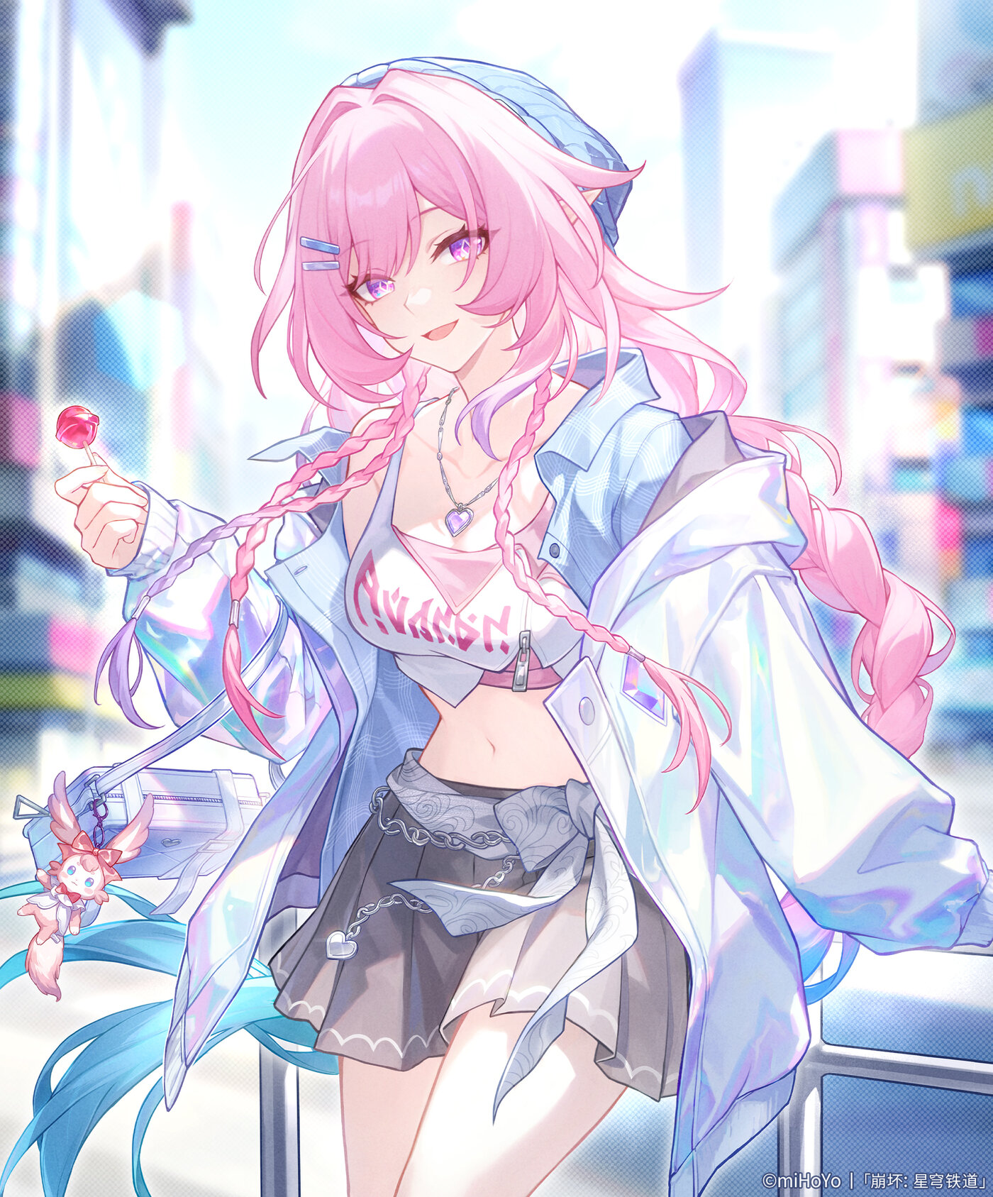 《崩坏：星穹铁道》官方立绘：粉发少女在都市街头（©miHoYo）